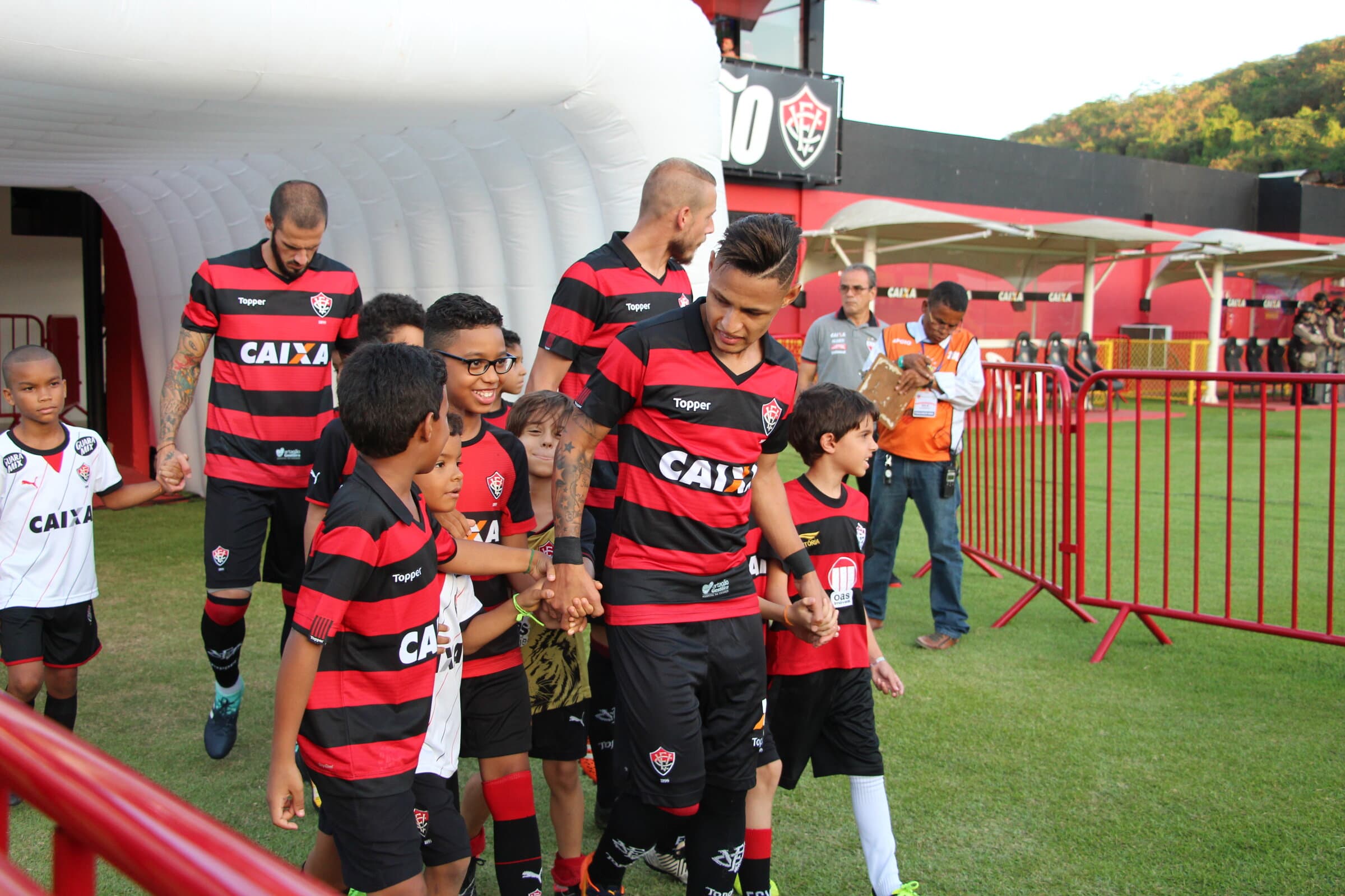 Neilton, atleta representado pela 7OPTY Football, em compromisso com o clube